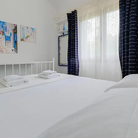 Pine Forest & Sea Retreat - 2 Bedroom