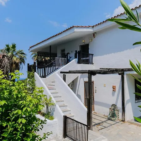 Pine Forest & Sea Retreat - 2 Bedroom Daire Siviri